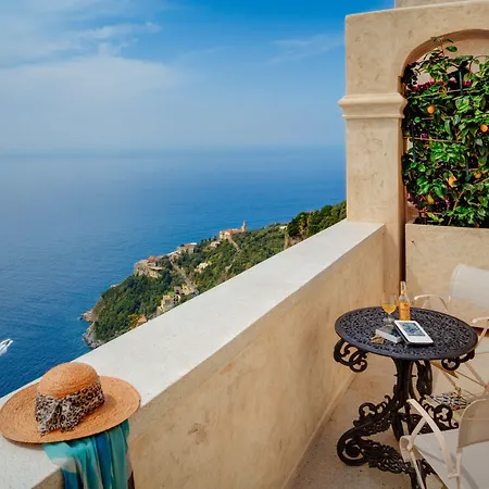 Hotel Monastero Santa Rosa & 5*